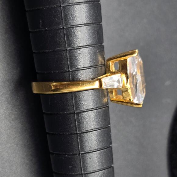 Cubic Zirconia Gold Tone Ring Size 7 Band Costume Jewelry - Picture 6 of 10